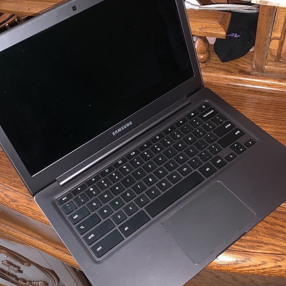 Samsung Black Laptop with Modern Design and Slim Profile